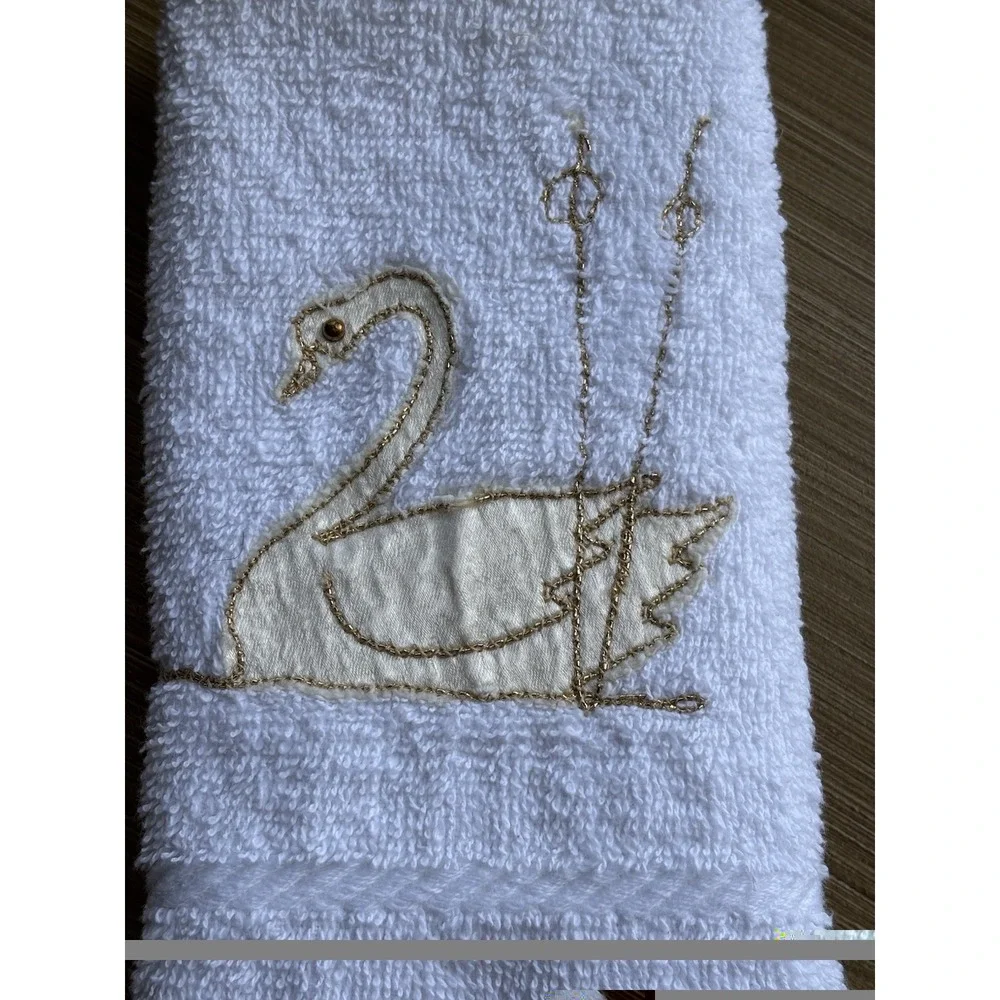 Vintage Royal Terry Swan Crisp White & Gold Fingertip Towel/Washcloth USA EUC